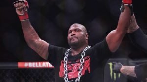 Fost campion UFC Rampage Jackson, supărat după ce fiul său a lovit un luptător fără apărare.