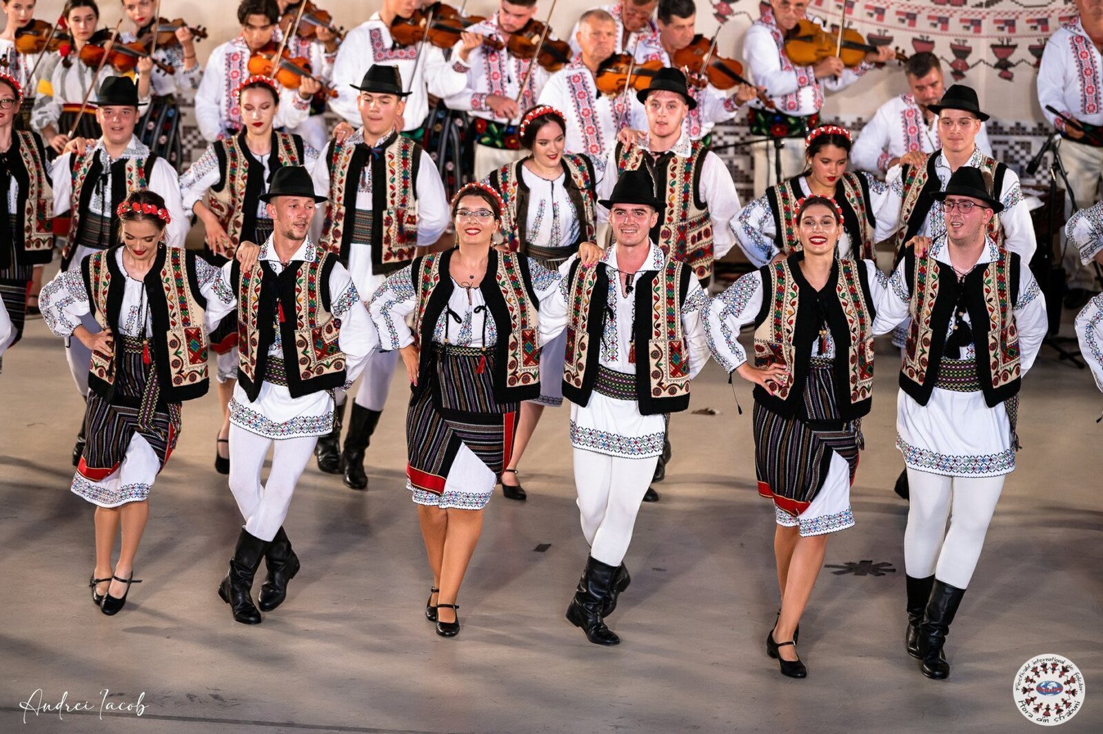 Galațiul devine centru global al folclorului / Muzică, dans și tradiții la Festivalul Internațional de Folclor „Doina Covurluiului”