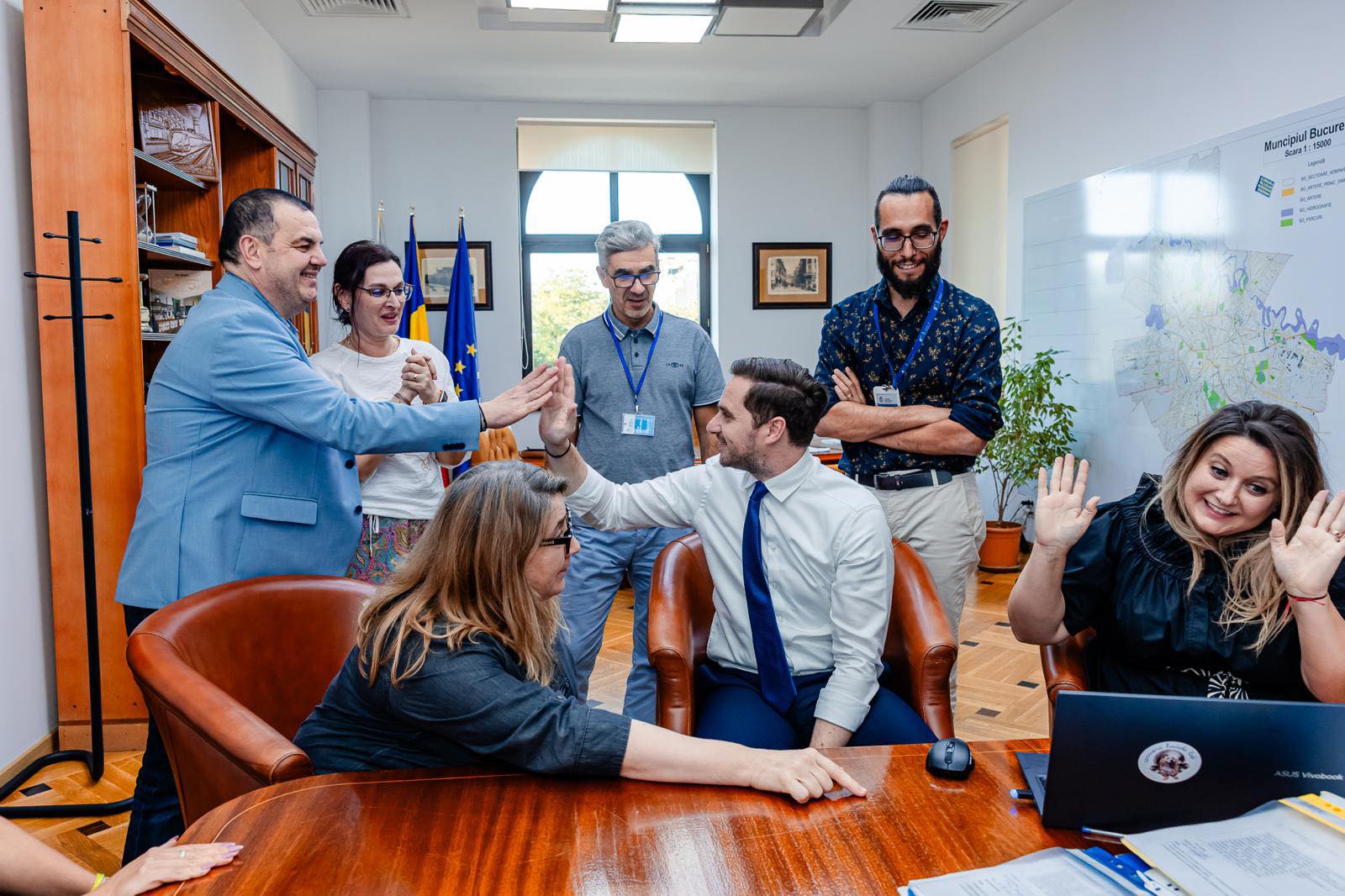 Titlu jurnalistic: „Bucureștiul primește 385 de milioane de euro din fonduri europene! Anunțul Primarului Stelian Bujduveanu pe Facebook”