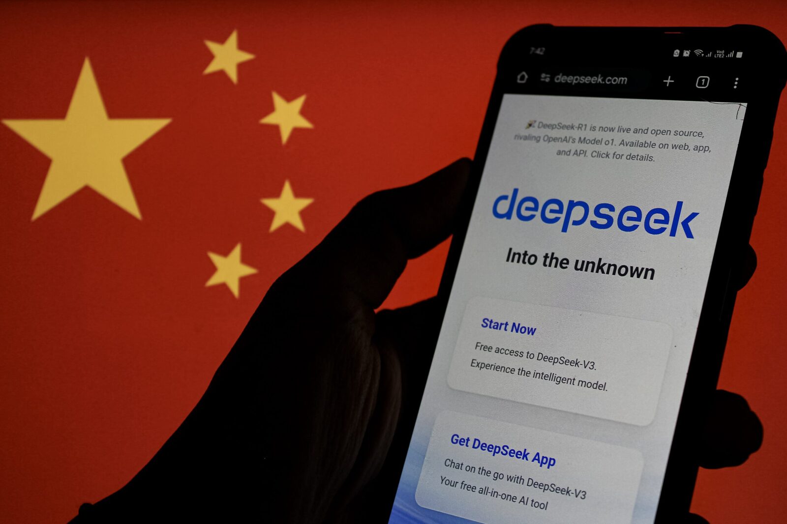 [ad_1] Startupul chinez de inteligență artificială DeepSeek a lansat recent modelul DeepSeek-V3.1, o versiune actualizată care aduce îmbunătățiri semnificative în performanță și capacitate