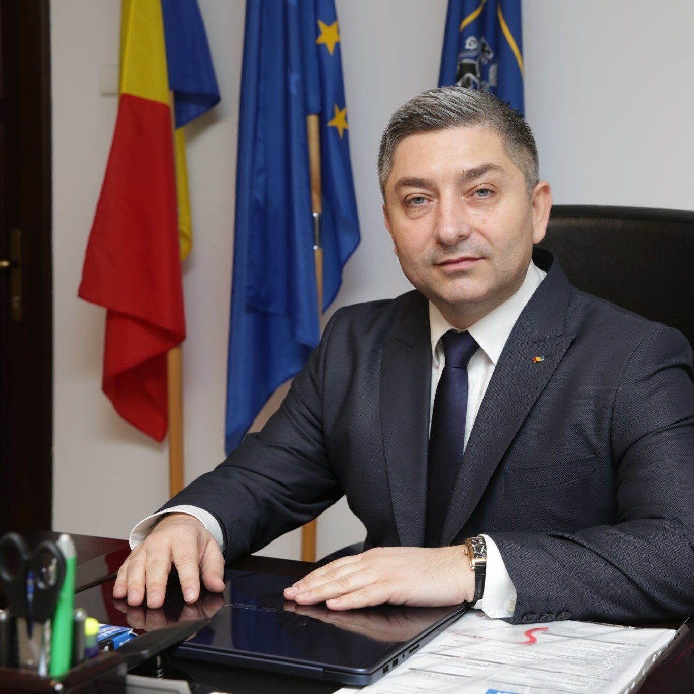 Alin Tişe, conducătorul Consiliului Judeţean Cluj: Eu, Alin Tişe, individ cu o identitate publică variată, mă autodeclar protestatar în faţa propriului meu regim de conducere; În calitate de politician, sunt martorul creşterii impozitelor. În poziţia de antreprenor, resimt o angoasă crescândă.
