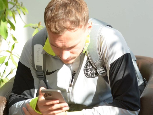 Emoții la FCSB cu Radunovic, Ngezana și Alhassan înainte de plecarea spre Scoția. Toată delegația a așteptat în avion