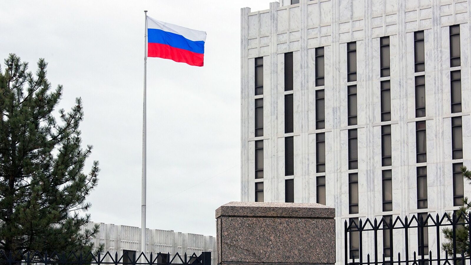 [ad_1] Un sondaj realizat de Reuters și Ipsos indică faptul că 62% dintre americani sprijină impunerea de sancțiuni comerciale împotriva partenerilor Rusiei, ca măsură de presiune asupra Moscovei pentru a înceta conflictul din Ucraina