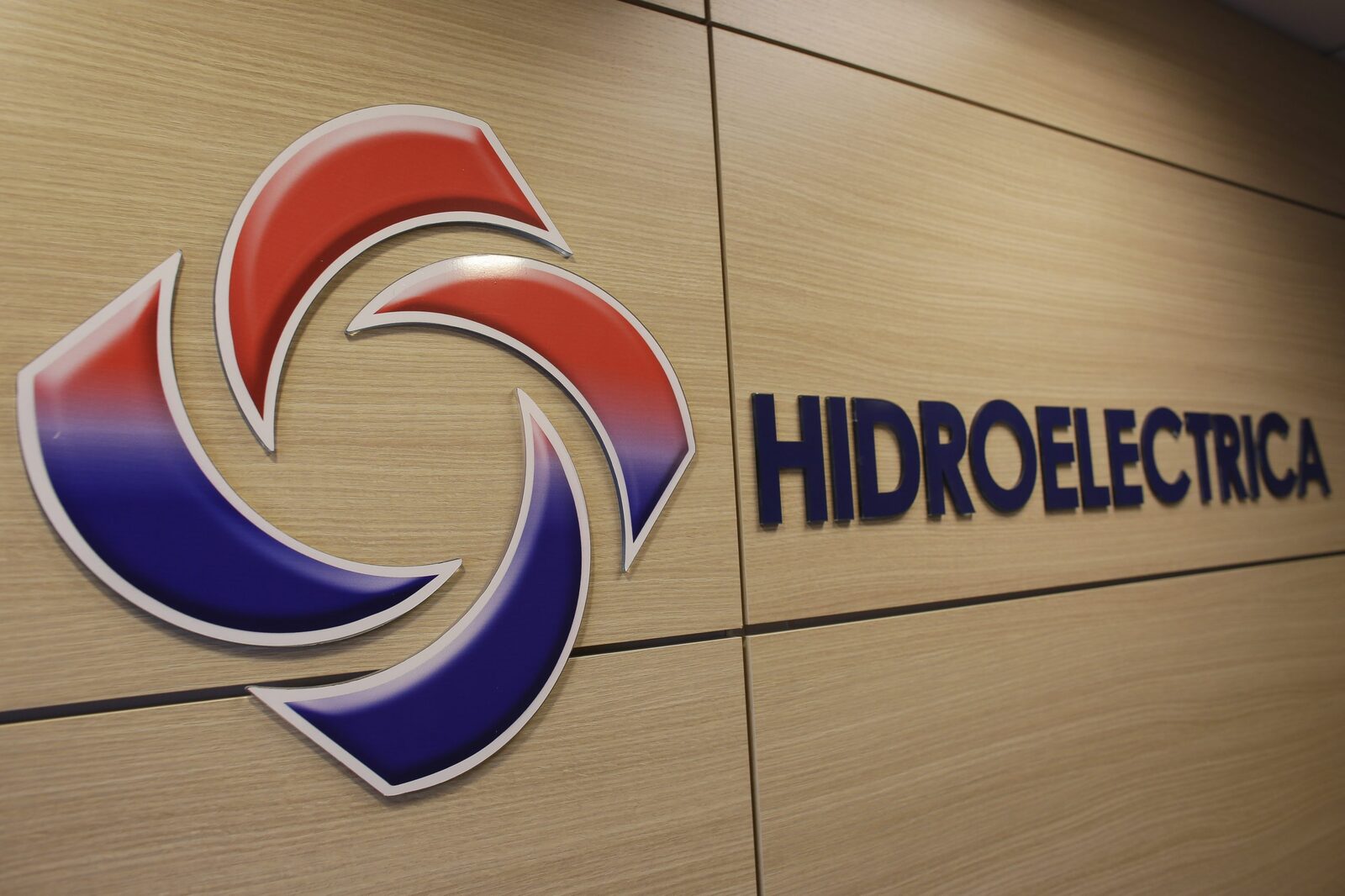 Hidroelectrica afirmă că nu intenționează să majoreze prețul energiei electrice.