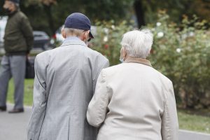 Sector 3 oferă sprijin cuplurilor care sărbătoresc, în 2025, împlinirea a 50 de ani de căsnicie. În cadrul inițiativei, 24 de veterani ai dragostei au primit deja câte 1.000 de lei fiecare.