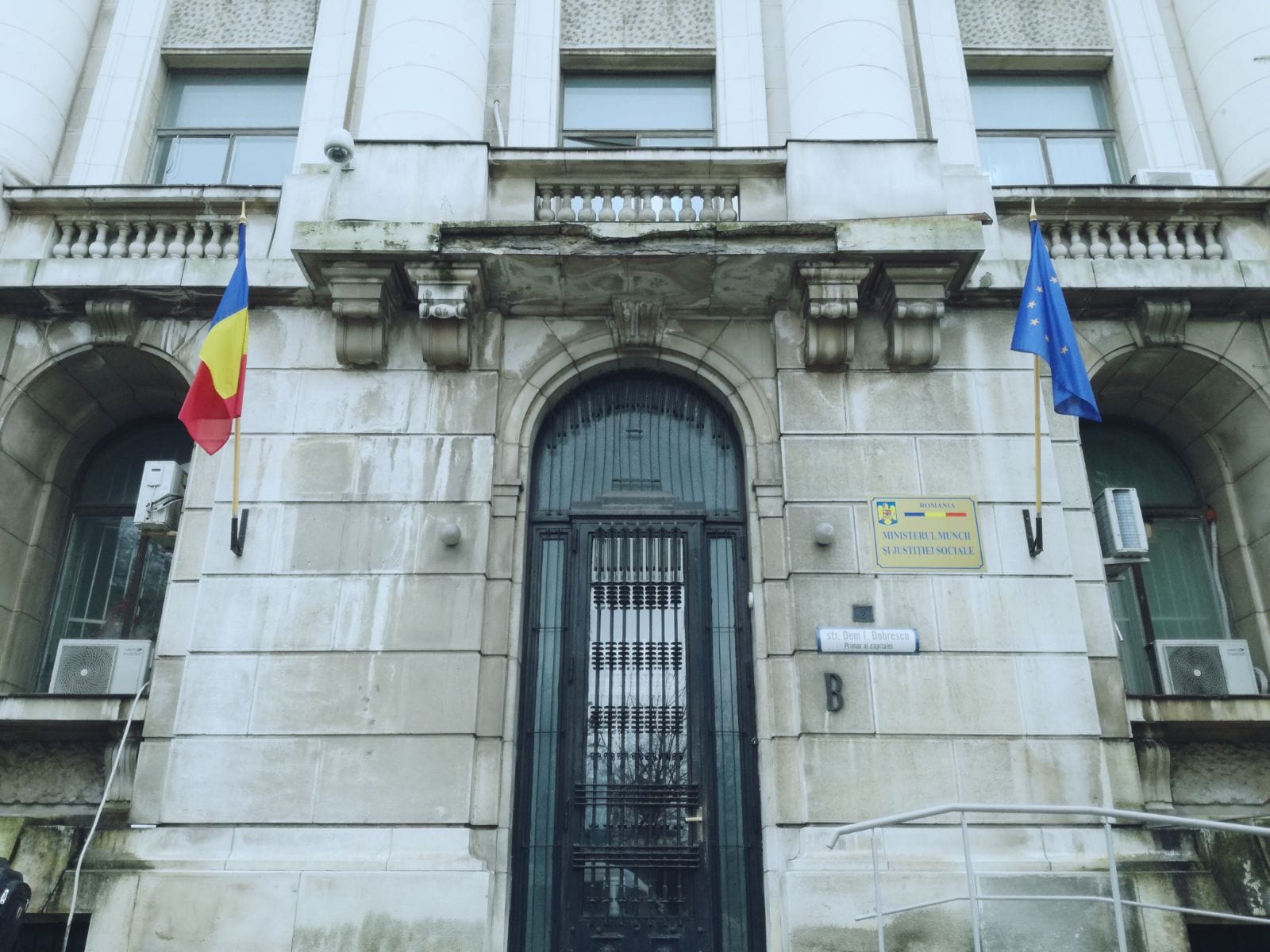 Propunere a Ministerului Muncii pentru norme temporare referitoare la deplasările și mutările angajaților din sectorul public (plan)
