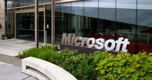 Un defect de securitate în serverele Microsoft SharePoint are consecințe