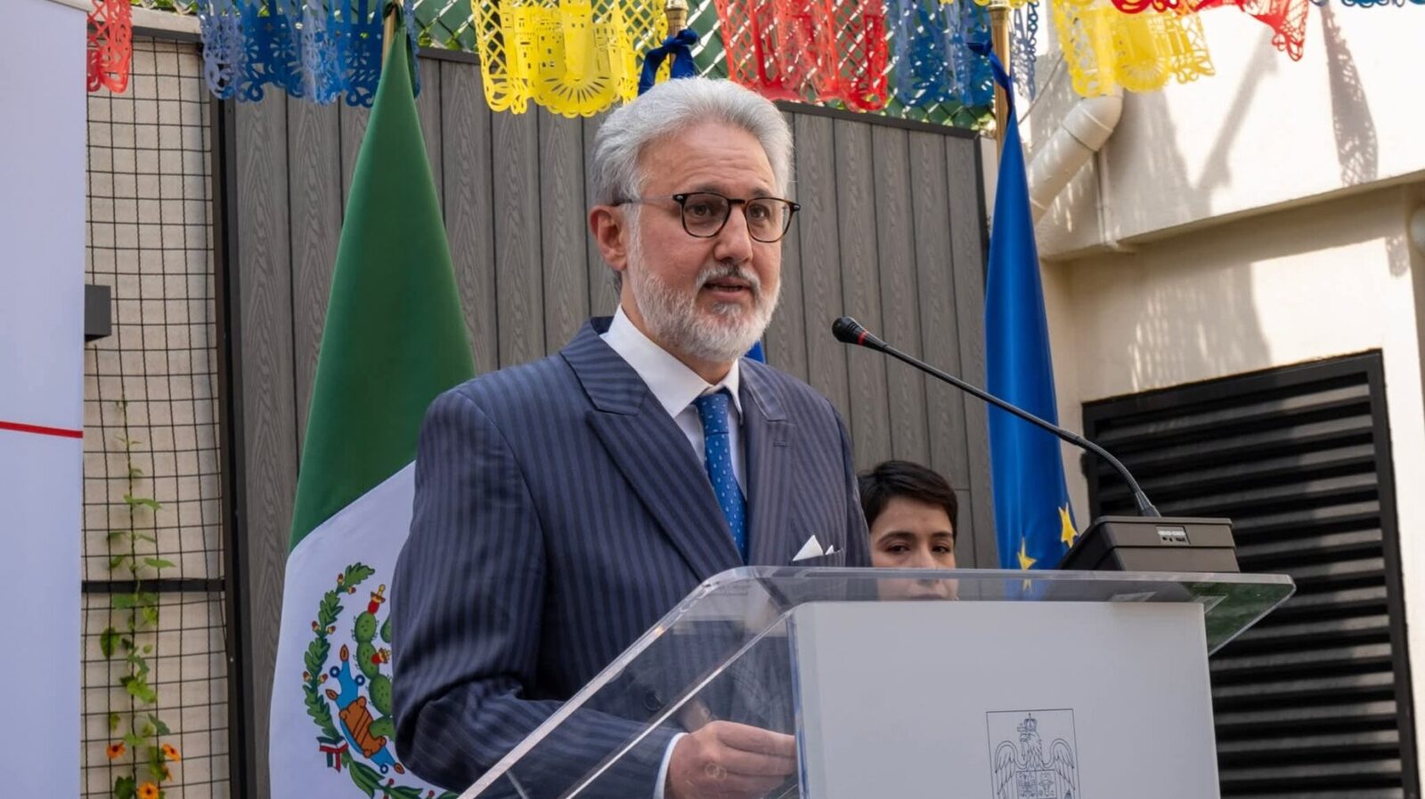 Diplomatul Marius Lazurca, candidat pentru conducerea SIE și ambasador în Mexic, a fost critic dur al politicii revizioniste a Guvernului Viktor Orban, fiind apoi atacat vehement de ministrul ungar de Externe