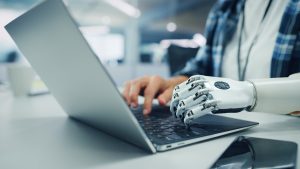 O firmă cripto concediază angajații refuzând să accepte utilizarea AI pentru adaptare și supraviețuire