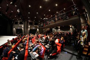 Proiectul de hotărâre pentru realizarea unui bazin de înot în locul complexului care găzduiește și Centrul Replika va fi retractat