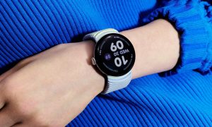 Google depășește Apple și prezintă Pixel Watch 4, ceas cu mesaje satelit și antrenor AI