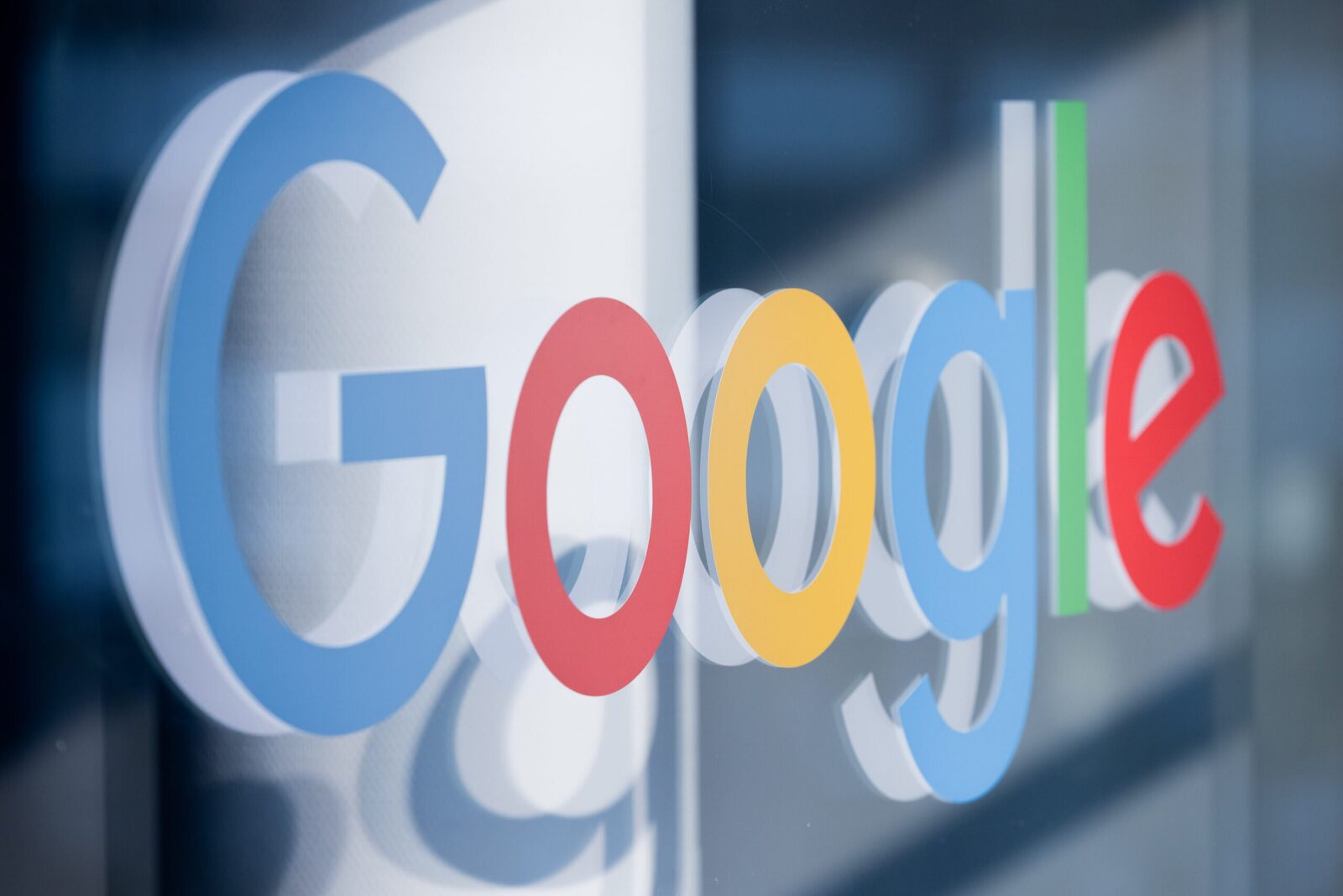[ad_1] Recent, incidentele de securitate legate de platformele de cloud au devenit din ce în ce mai frecvente, iar cazul breșei de date care a afectat utilizatorii Google, provenind din vulnerabilitatea platformei Salesforce, reprezintă o amenințare semnificativă pentru milioanele de utilizatori globali