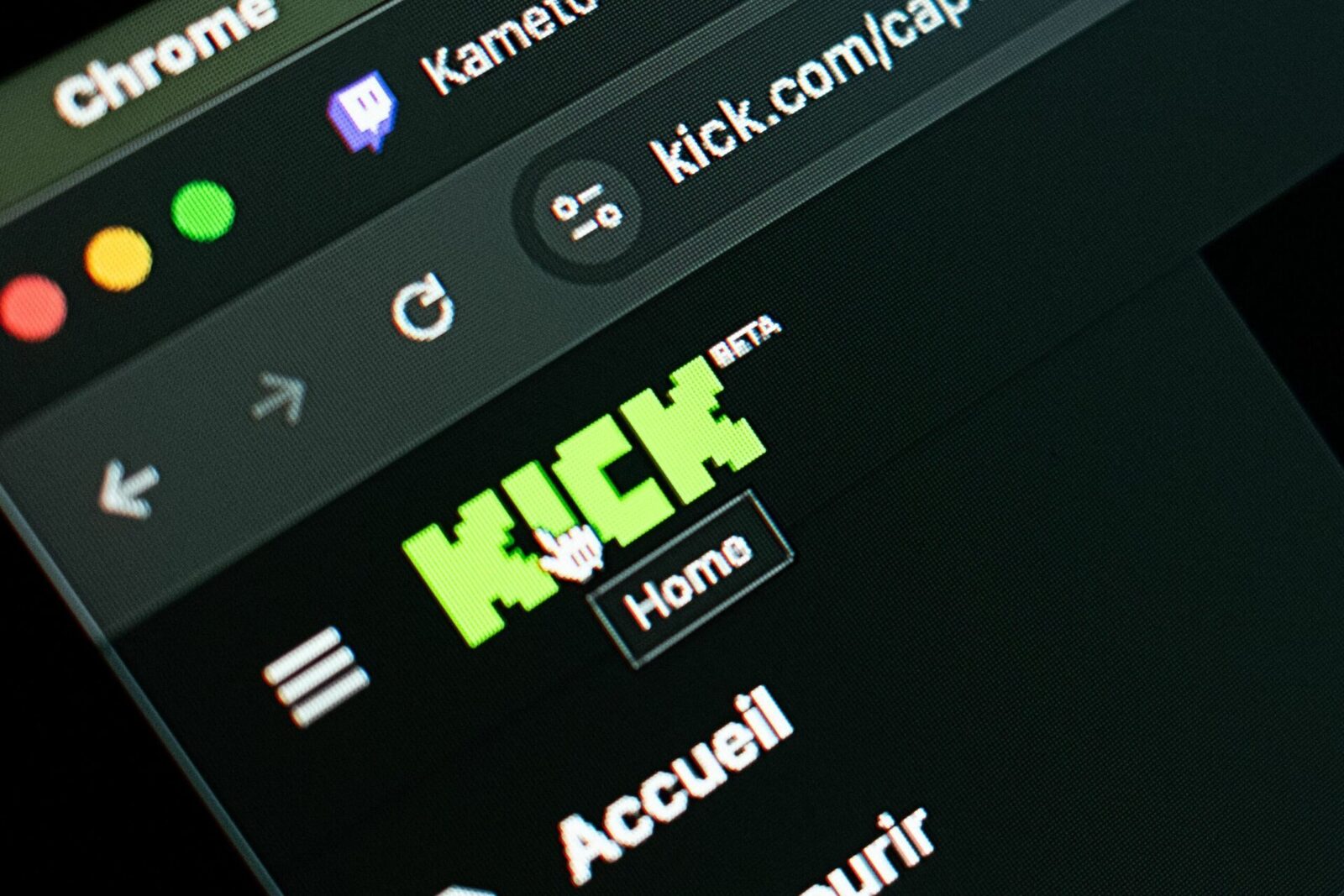 [ad_1] Platforma de streaming Kick se află în centrul unui scandal legat de modul de gestionare a conținutului și de protecția utilizatorilor, după moartea unui streamer în timpul unei transmisiuni în direct