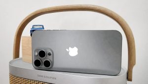 Primul iPhone pliabil se apropie: patru camere și revenirea la Touch ID