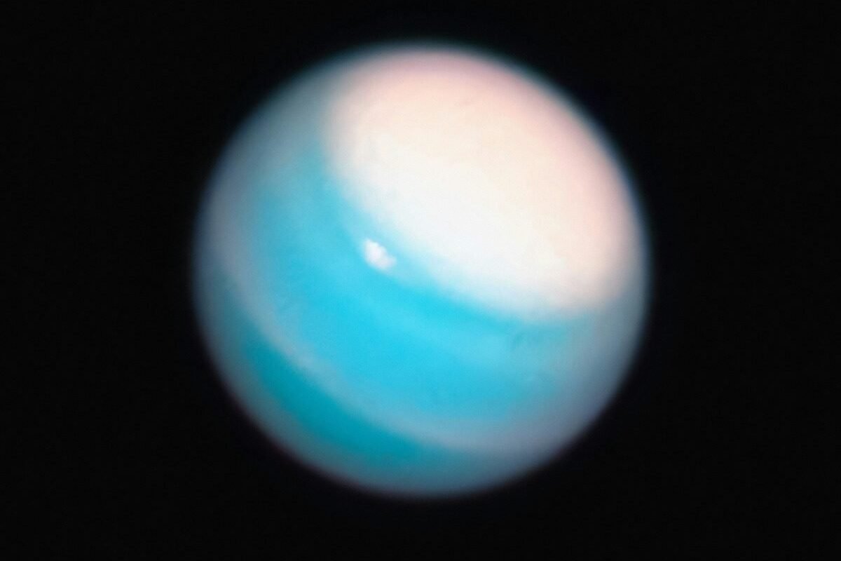 [ad_1] Uranus, planeta cu cele mai multe luni din sistemul solar, a primit o nouă satelită descoperită cu ajutorul telescopului spațial James Webb