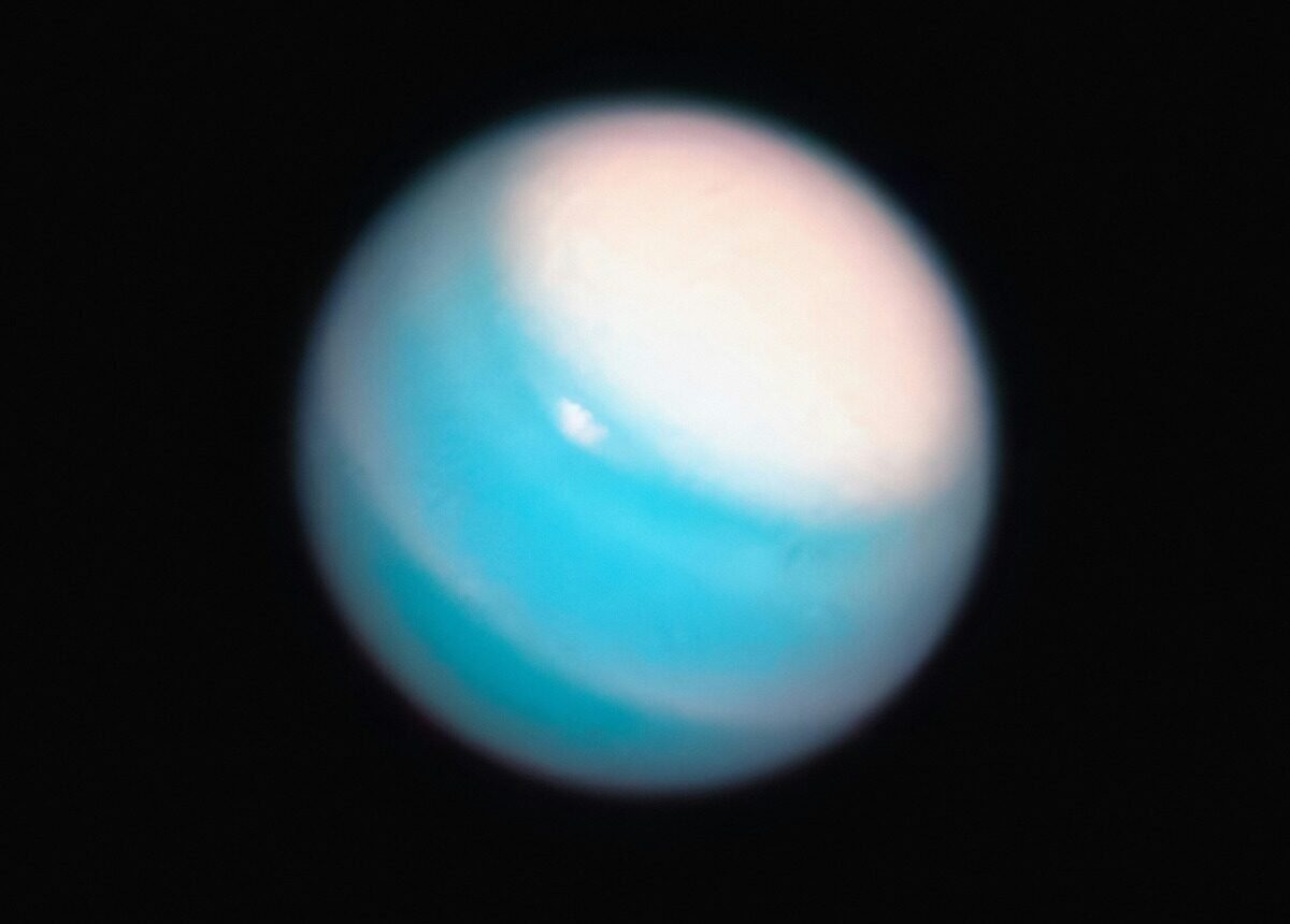 [ad_1] Uranus, planeta cu cele mai multe luni din sistemul solar, a primit o nouă satelită descoperită cu ajutorul telescopului spațial James Webb