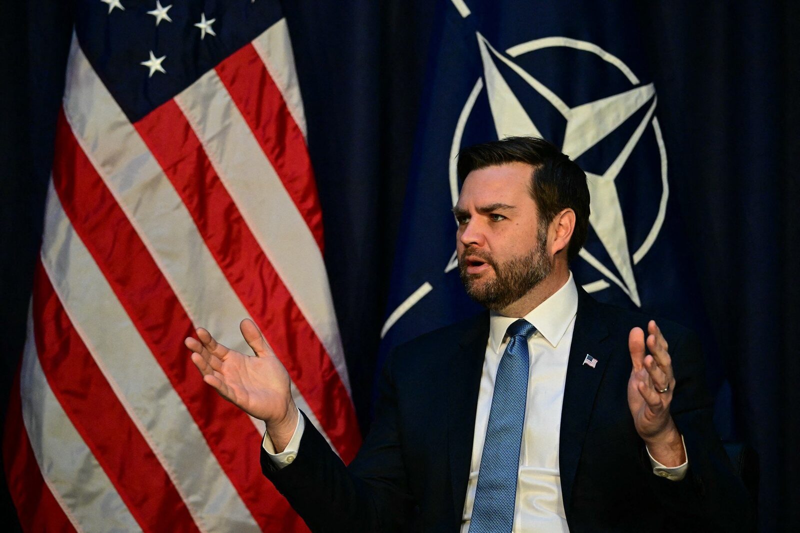 Vicepreședintele SUA JD Vance solicită să nu se ia în considerare un dialog în care tineri republicani îl laudă pe Hitler / „Tinerii pot greși, mai ales băieții”