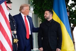 Analiză Reuters: Pe fondul conflictului din Ucraina, Donald Trump își proclamă realizările în soluționarea crizelor internaționale și intervențiile sale externe din acest anea noastră”