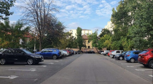 Sector 3 | Modificări ale regulamentului de parcare: locuitorii vor putea solicita până la trei locuri rezidențiale, iar în zonele de parcare cu tarif orar, va fi permisă parcarea contra costigurată pe locurile alocate nominale.