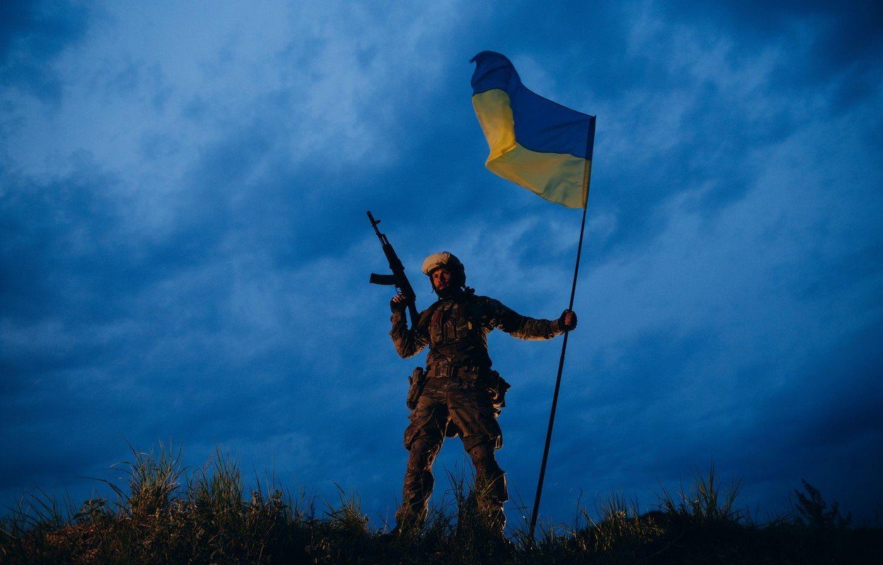 soldat-ucraina-steag_prf.jpg