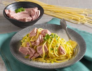 Rețetele Juanitei: Paste simple cu ton și Trei idei savuroase în stil mediteranean pentru cinăea noastră”