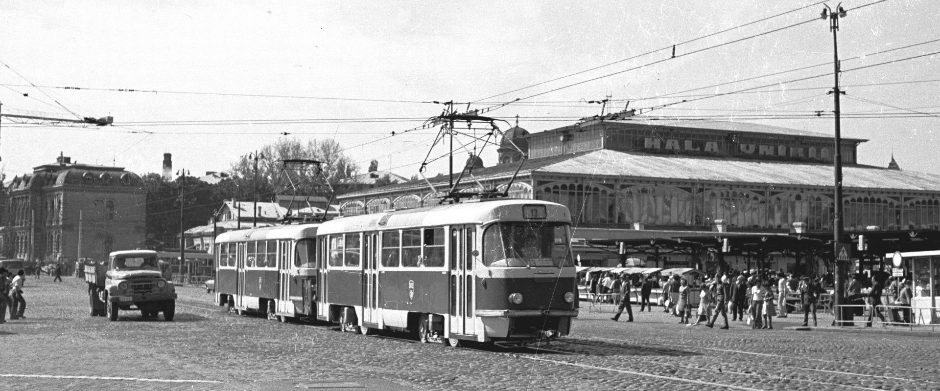 tramvaiprinpiataunirii.jpg