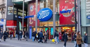 Boots reduce semnificativ prețul parfumului ‘unicat’ Vera Wang, ce ‘nu se estompează’