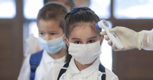 COVID-19 recidivează la începutul anului școlar: „Creștere de peste 80% pe săptămână”, simptome neobișnuite la copii