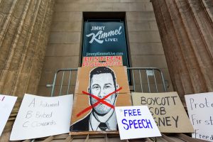 A anulat FCC „Jimmy Kimmel Live” din cauza comentariilor lui Charlie Kirk?