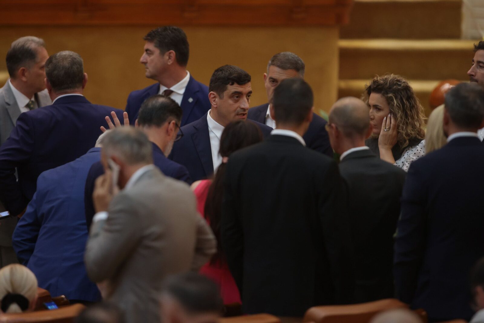 AUR avertizează că va contesta la Curtea Constituțională inițiativele de reformă ale guvernului Bolojan: „Eroi ai dereglementării ignoră dorința cetățenilor români”