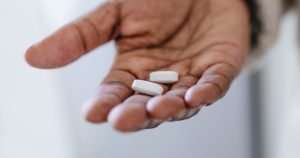 Cu RFK Jr. alături de el, Trump susține o legătură neconfirmată între Tylenol și autism.