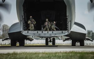 Germania anticipează un scenariu în care o mie de soldați ar putea fi răniți zilnic în eventualitatea unui conflict cu Rusia