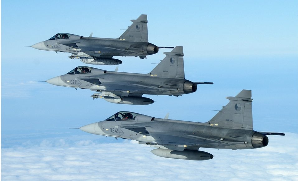 3_x_Saab_JAS-39_Gripen_of_the_Czech_Air_Force_in_flight_1-e1658935616512.jpg