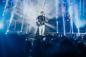 Festivalul pop-simfonic „Unforgettable” debutează în Piața Constituției cu Nikos Vertis în prima searăea noastră”
