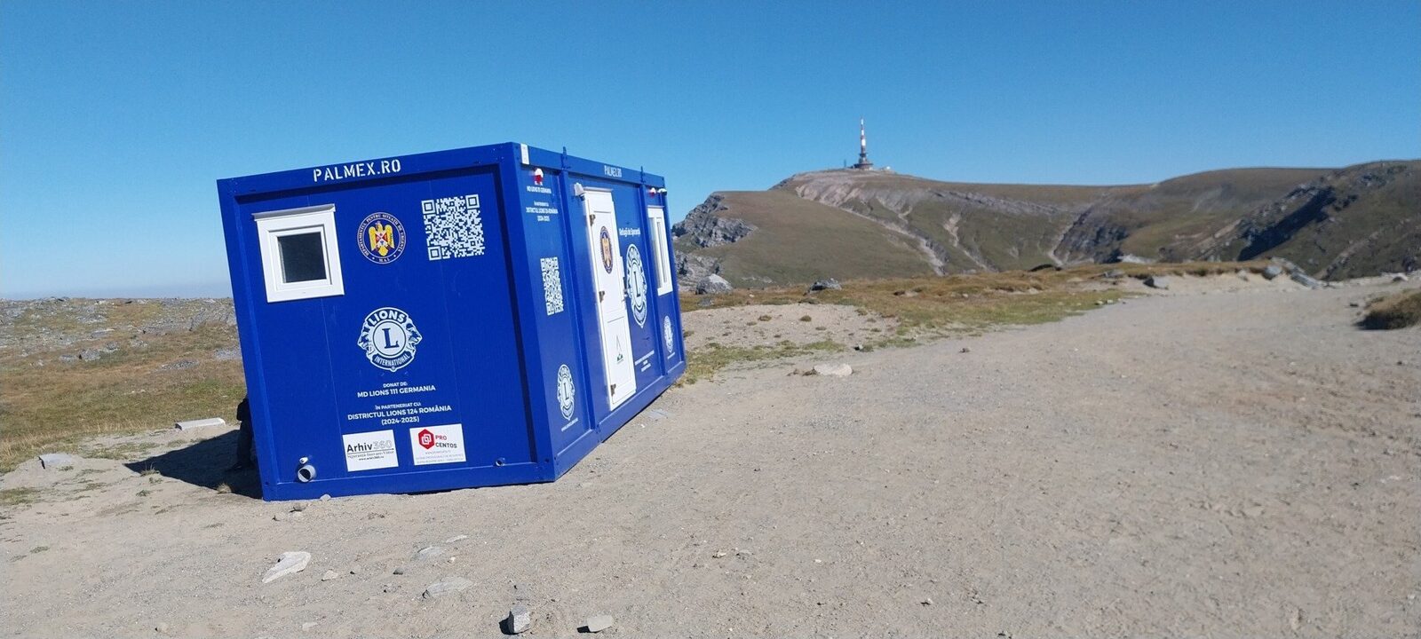 Refugiu montan din Munții Bucegi doborât de vânt puternic; Internaut: Ce semnifică rafalele de 109 km/h?; Ghid montan: În timpul unui viscol, mi se pare mai sigur să rămân în aer liber decât să dinamitez un refugiu improvizat