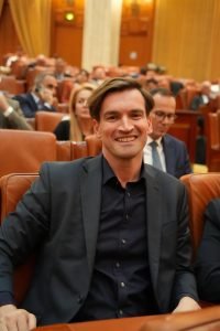 Deputatul Andrei Baciu avertizează pe Facebook despre noile reguli pentru blocurile de locuințe