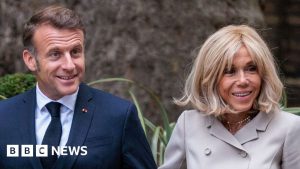 Avocații lui Macron vor prezenta dovezi „științifice” pentru a susține că Brigitte este femeie.