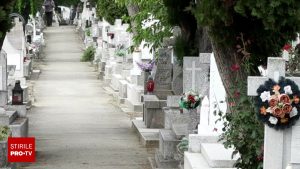 Numeroase orașe din România intenționează să interzică utilizarea coroanelor de plastic la funeralii și motivele din spatele acestei inițiativeea noastră”