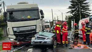 Familie ucisă pe DN7 în Argeș, după ce autoturismul lor a intrat în coliziune cu o autocisternă.