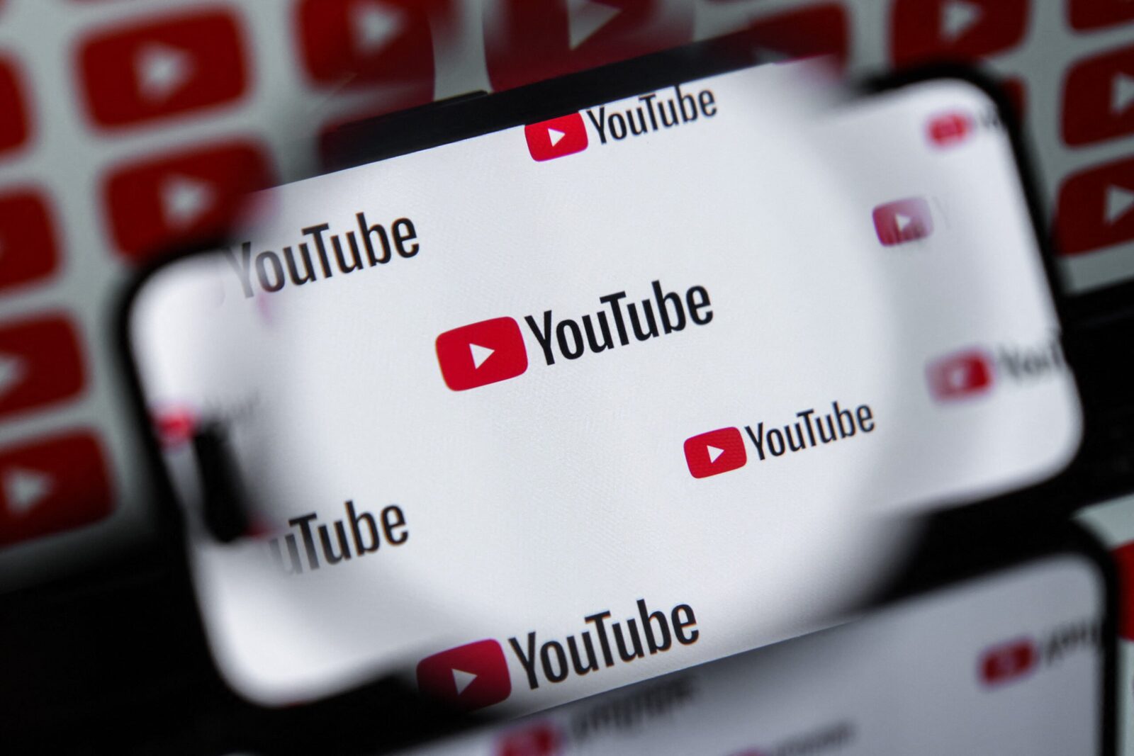 [ad_1] În contextul dezvoltării rapide a inteligenței artificiale, generarea de videoclipuri false sau deepfake devine o preocupare majoră