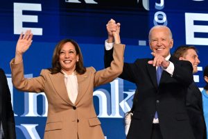 Kamala Harris recunoaște tensiuni cu Joe Biden și echipa sa: în noua sa carte, critică decizia acceptării candidaturii fostului președinte în 2024 ca fiind o alegere imprudentăea noastră”
