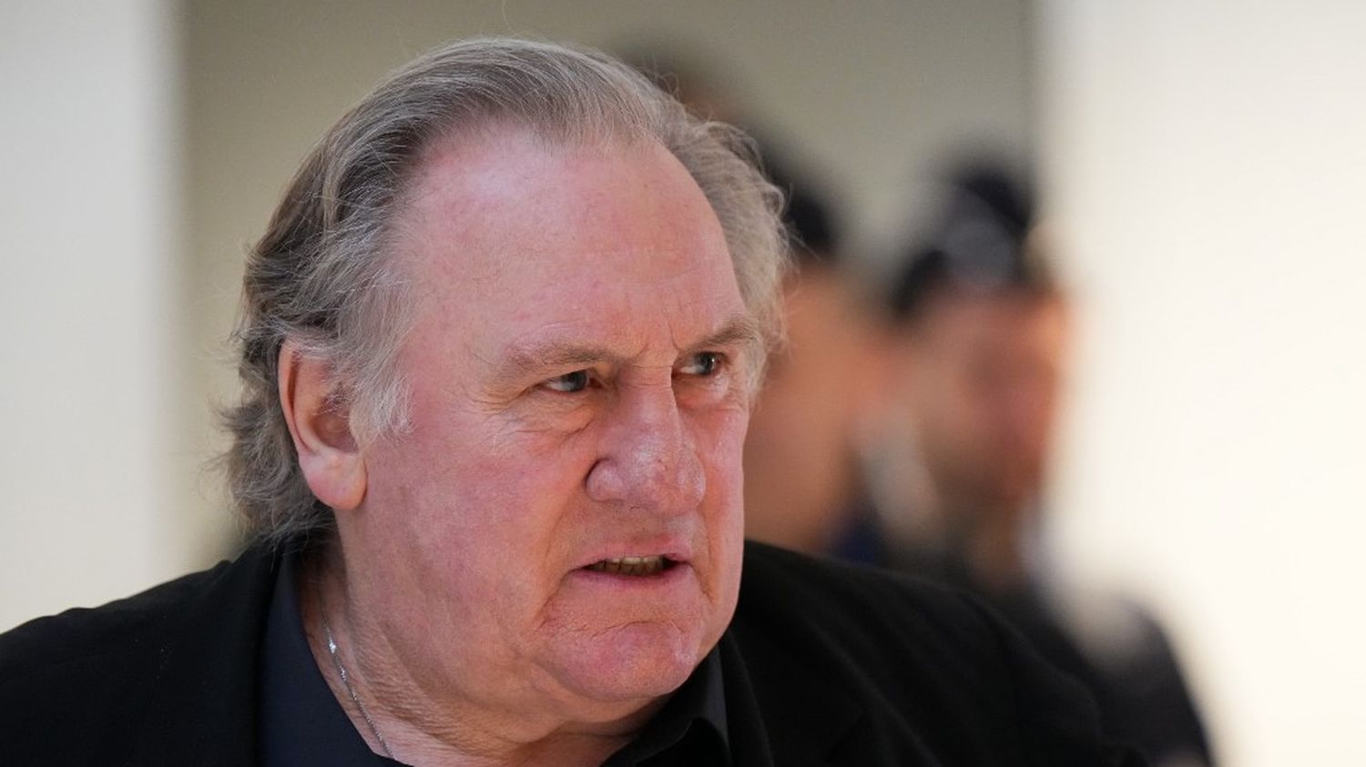 [ad_1] Gérard Depardieu, cunoscut actor francez, a fost recent renvocat în fața curții criminiale din Paris pentru acuzații de viol aduse de comedianta Charlotte Arnould