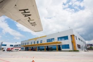 Aeroportul Internațional „Avram Iancu” din Cluj scoate restricțiile privind volumul recipientelor cu lichide din bagajele de mână
