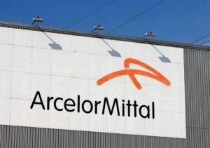 Compensații financiare pentru muncitorii de la ArcelorMittal Hunedoara cu peste 15 ani de experiență: 12 salarii acordate într-o singură etapăea noastră”