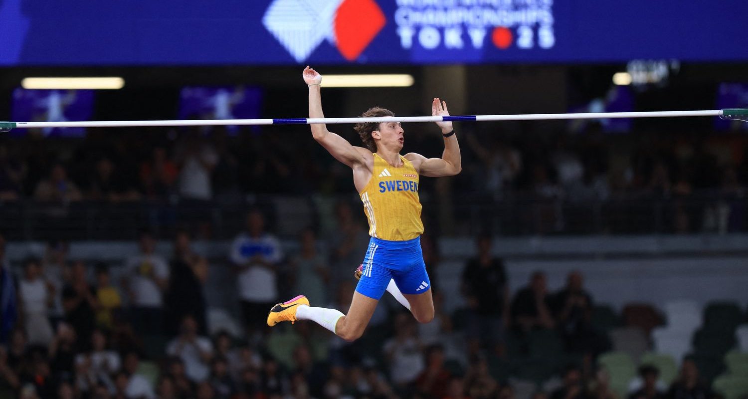 Le Suédois Armand Duplantis passe 6,30 m et bat le record du monde de saut à la perche pour s'offrir un troisième sacre mondial consécutif
