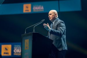 Bolojan afirmă: Numeroase ore de curs în școlile românești sunt susținute de profesori suplinitori.