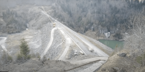 Organizațiile neguvernamentale au reușit să oprească proiectul hidrocentralei Răstolița, într-un conflicts politic între parlamentari și ministrul Mediului, conform Europei Libere