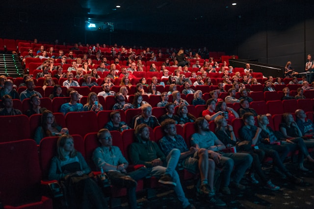 La cinema, ca în avioanele low-cost. Cinema City a introdus prețuri diferite pentru locurile în sală