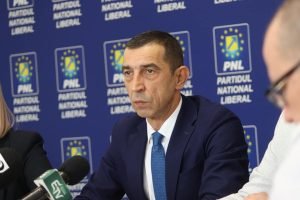 Președintele PNL Mureș afirmă că reformele vizează întreaga coaliție, nu doar pe premierul Ilie Bolojan și precizează că în PNL nu se pune problema demisiei acestuia, focusându-se pe procesul de reformare, nu pe înlocuirea liderului guvernamental