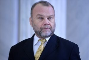 Dudu Ionescu, fost consilier prezidențial în timpul mandatului lui Iohannis, neagă susținerea pentru Călin Georgescu în contextul reacției departamentului său la atacurile hibride ale Rusiei asupra României: „Mai ușor cu pianul, băieți și fete”
